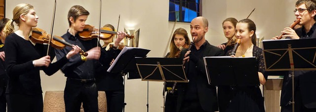 Mit farbigem und lebendigem Spiel bege...rchester in der Petruskirche Steinen.   | Foto: Roswitha Frey