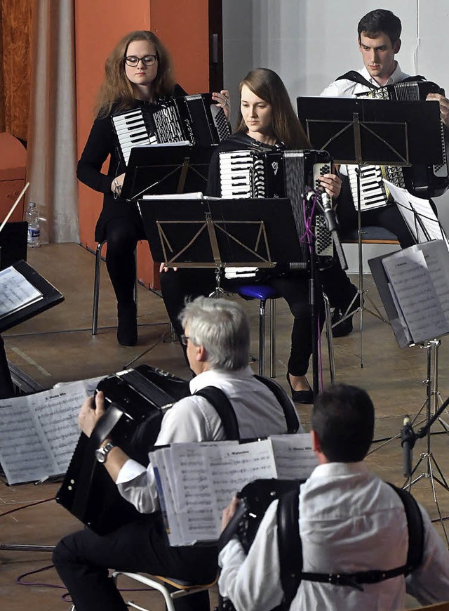 Dass Akkordeonmusik auch modern kann, ... mehr die Harmonikafreunde Schuttern.   | Foto: Wolfgang Knstle