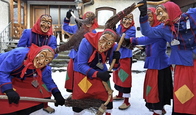 Machen sich bereit fr ein besonderes ...fhexen beim diesjhrigen Hsabstauben.  | Foto: Andrea Steinhart