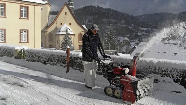 Pater David, Leiter der Seelsorgeeinhe...rt zu den Aufgaben der Paulinerpatres.  | Foto: Gertrud Freitag