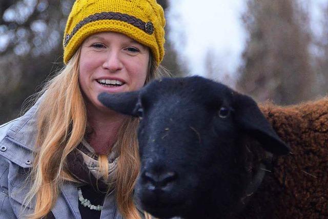 Frau bietet in Denzlingen Spaziergnge mit Schafen an