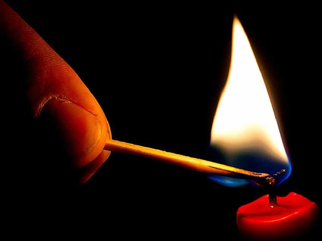 Licht aus, Kerze an  | Foto: dpa