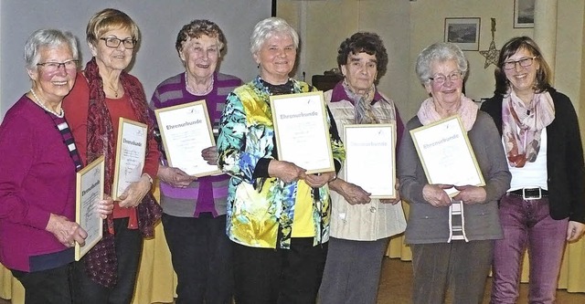 Vorsitzende Sandra Fehrenbach (rechts)...chaft im Landfrauenverein Ewattingen.   | Foto: Gertrud Rittner