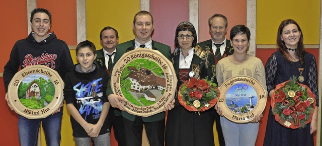 Die knigliche Schtzenfamilie: Niklas...nd Anna Kern (von links nach rechts).   | Foto: Kleinkaliber-sportschtzenverein Biederbach