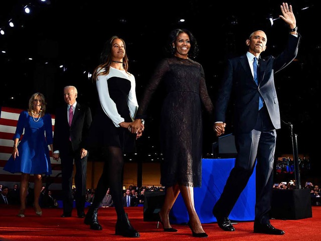 Barack Obama verabschiedet sich gemeinsam mit seiner Familie in Chicago  | Foto: AFP