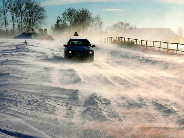 Der Deutsche Wetterdienst warnt vor starken Schneeverwehungen im Sdwesten  | Foto: dpa