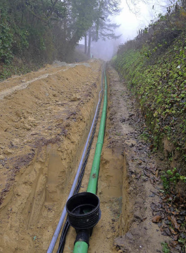 Kanalisationsrohre und Stromkabel wurden durch die Gasse verlegt.  | Foto: Privat