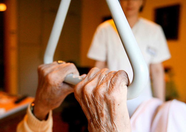 Husliche Pflege wird mit dem neuen Gesetz gestrkt.   | Foto: DPA