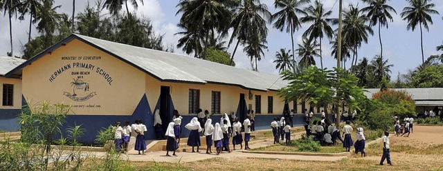 In der Hermann Primary School erhalten...wurde krzlich an das Land bergeben.   | Foto: Hermann Ngele