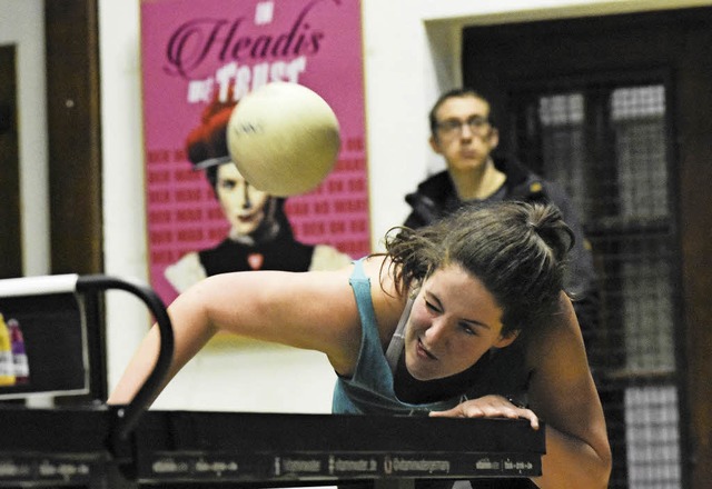 Eine Kopfballtischtennisspielern in Aktion   | Foto: Sebastian Khli