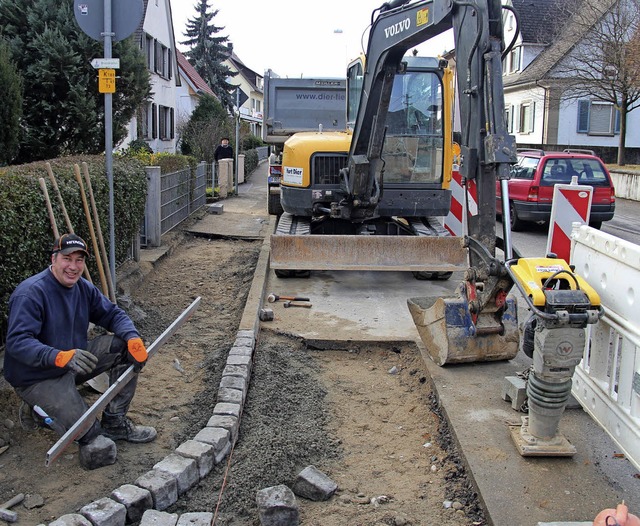 Die kaputte Wasserleitung ist reparier...er Hauptstrae wieder geflickt werden.  | Foto: Horst David