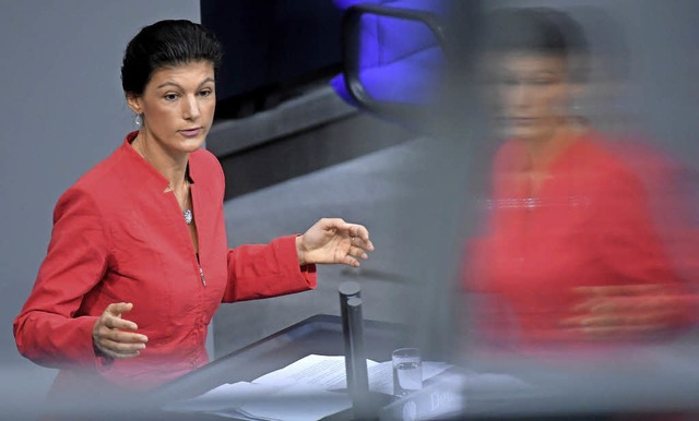 Kritisiert die Grenzffnung durch die ...ikerin Sahra Wagenknecht im Bundestag   | Foto: DPA