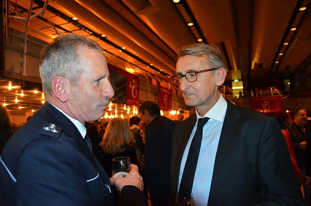 Polizeichef Siegfried Owald im Gesprch mit Bundestagsabgeordnetem Armin Schuster