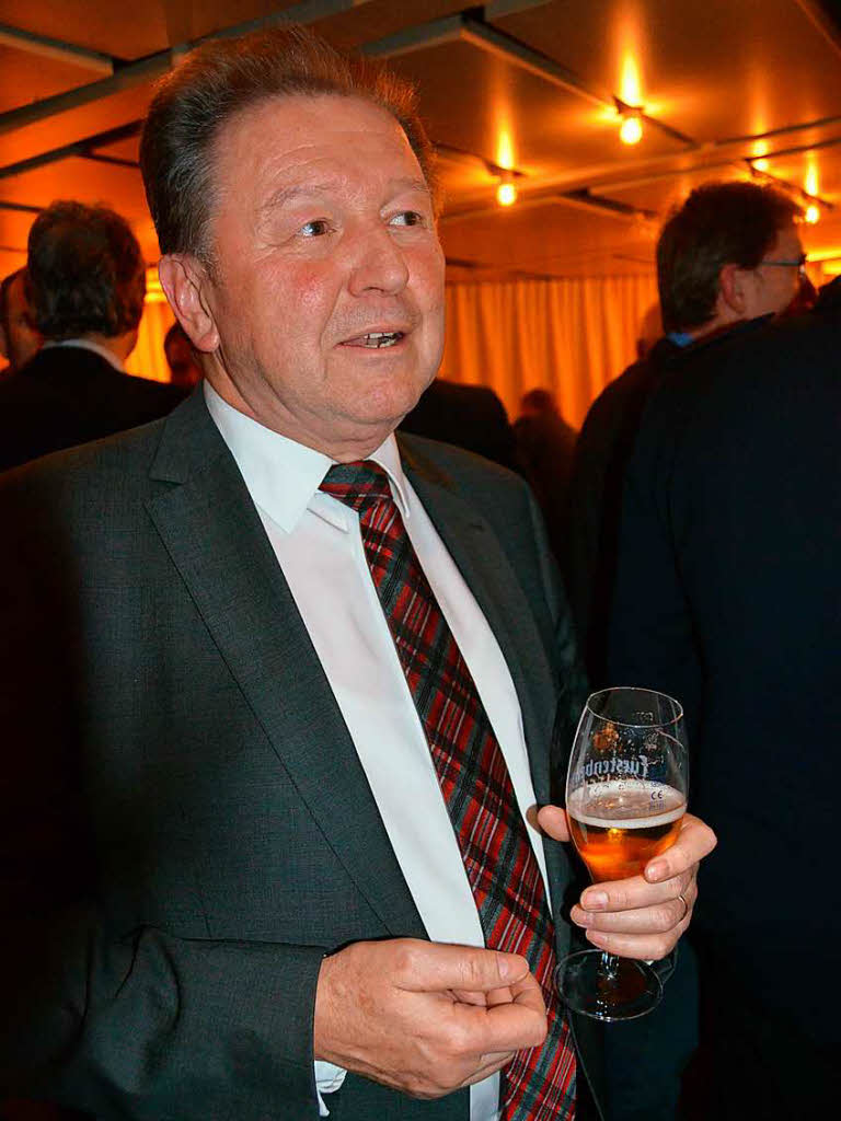 CDU-Fraktionschef Paul Renz hat sich wie die meisten frs Bier entschieden.