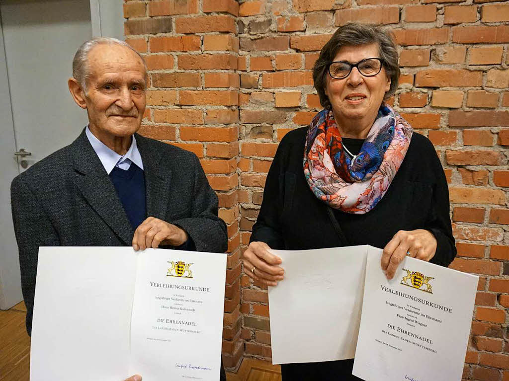 Erhielten die Ehrennadel des Landes Baden-Wrttemberg: Ingrid Wagner vom Schwimmverein und Helmut Kaltenbach vom Kleintierzuchtverein