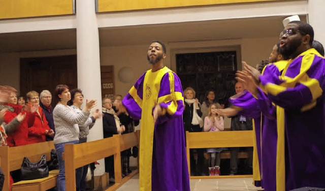 Unglaubliche Stimmen und tolle Bhnenp...s aus New York in der Teninger Kirche.  | Foto: Katharina Bchle