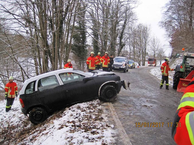 Zwei Verletzte und Totalschaden forder...ntag dieser Unfall bei Wintersweiler.   | Foto: Feuerwehr