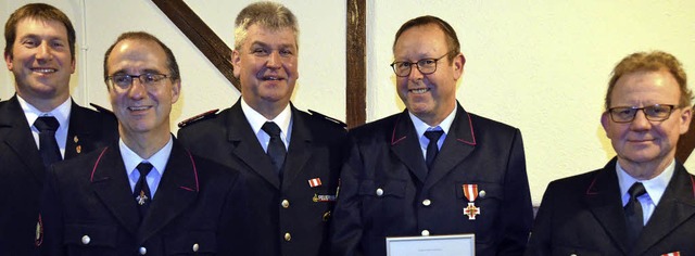 Jens Probst, der stellvertretende Komm...n der Feuerwehr ausgezeichnet wurden.   | Foto: Silke Hartenstein