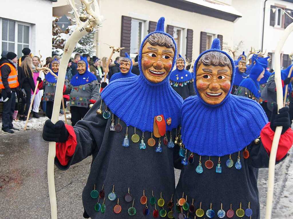 Ausgelassen feierten die Bergteufel in Oberprechtal ihr Zunftjubilum.<?ZP?>
 Fotos: Roland Gutjahr und Bernd Fackler