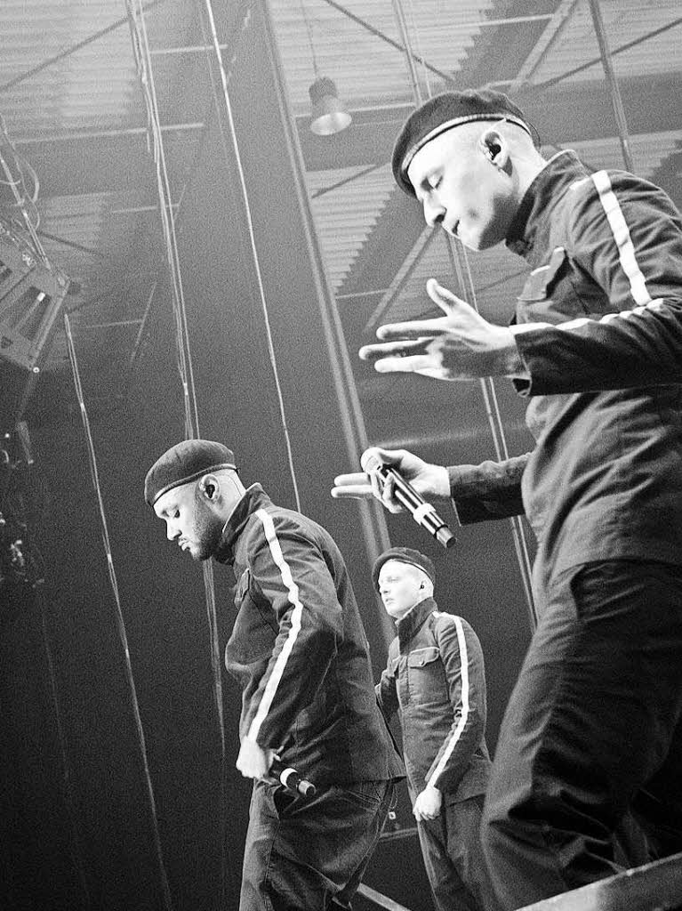 Tarek, Nico and Maxim sind zusammen mit DJ Craft die deutsche HipHop-Band K.I.Z. Am Samstag haben sie die Sick-Arena zerlegt – blutberstrmt.