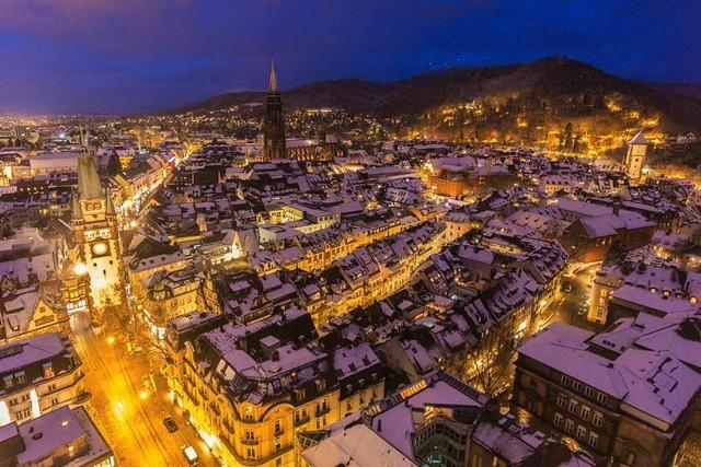 So schn ist das verschneite Freiburg von oben