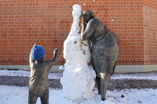 Mitraten erlaubt: Welche Figur erkennst Du in diesem Kunstwerk aus Schnee?  | Foto: Lisa Hrig