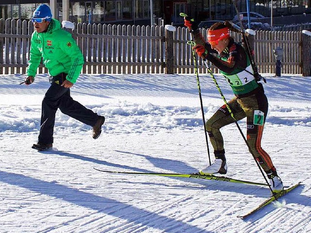 Ein Trainer des Deutschen Skiverbands ...n Christin Maier zu Hchstleistungen.   | Foto: UMS