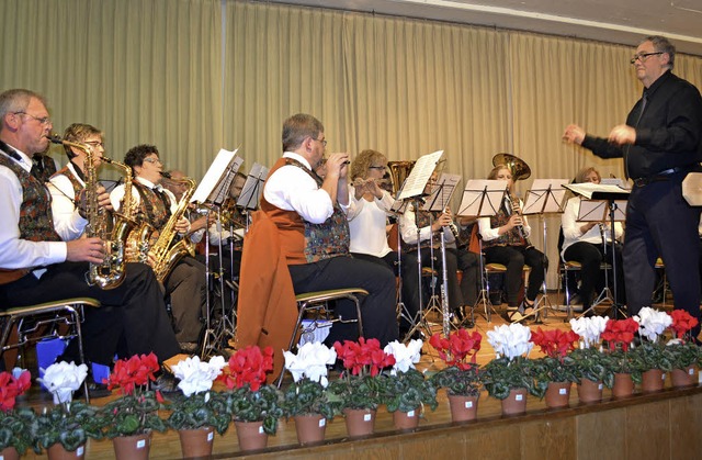 Fr einen groartigen Hrgenuss sorgte...eine Mambacher Feuerwehrmusikanten.     | Foto: paul Berger