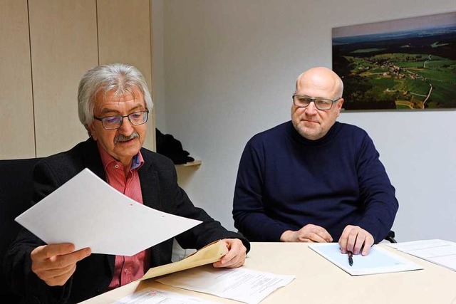 Vorsitzender Peter Finkbeiner (links) ...eine weiteren Bewerbungen eingegangen.  | Foto: Roswitha Klaiber