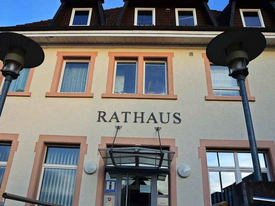 Einer Mitarbeiterin der Gemeinde Buche...#8222;Rechtsb�rger“ entstammten.  | Foto: Markus Donner