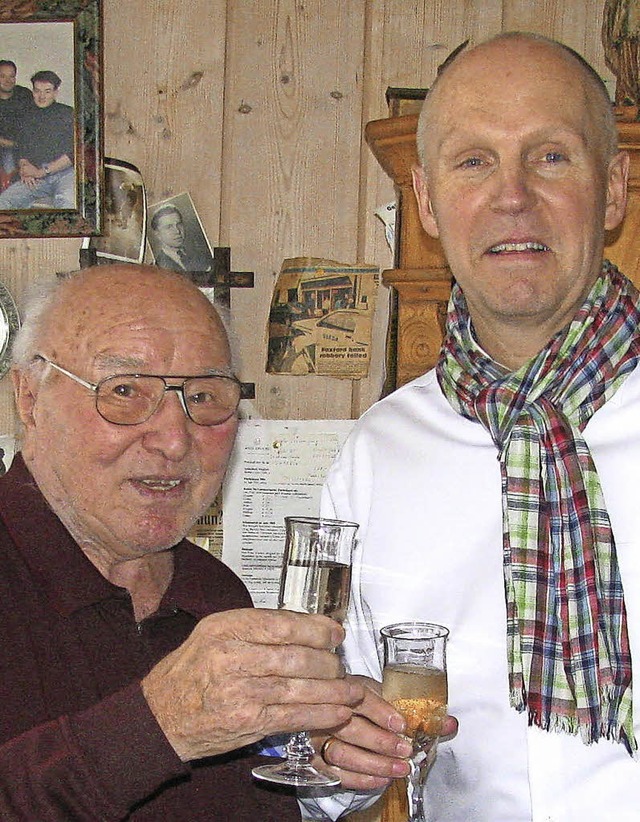 Brgermeister Rdiger Ahlers (rechts) ...ierte Franz Pichl zum 95. Geburtstag.   | Foto: Manfred Lange