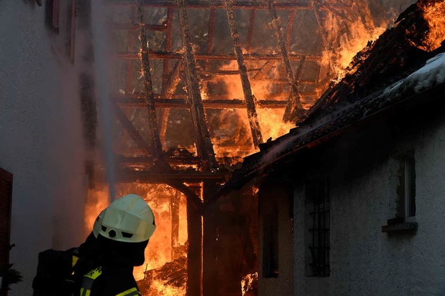 Groeinsatz fr die Feuerwehr in Sehringen.  | Foto: Volker Mnch