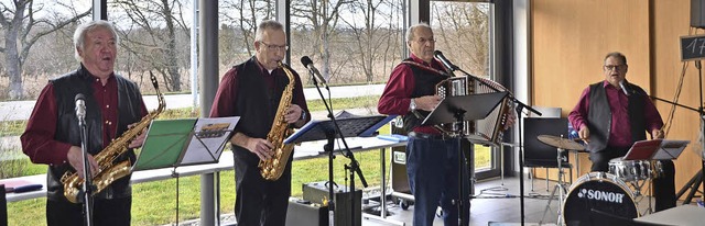 Die &#8222;Sndle-Snger&#8220; unterh...die Senioren mit populrer Volksmusik.  | Foto: Jrg Schimanski