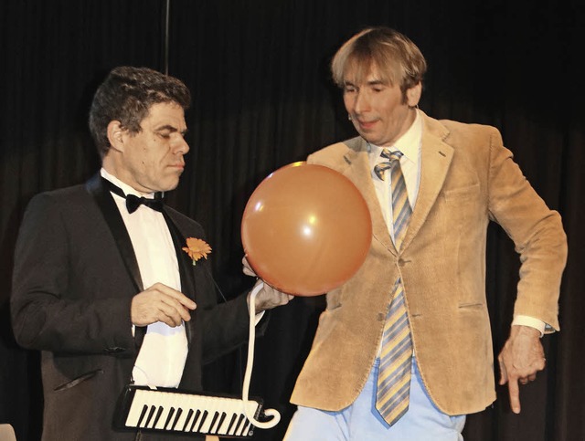 Senkrecht & Pusch lösen im Folktre... ihrem Programm „Umsturz“. | Foto: Martha Weishaar Senkrecht & Pusch lösen im Folktre... ihrem Programm „Umsturz“. | Foto: Martha Weishaar