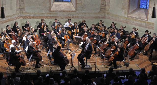 Ein besonderes Konzert: 40 Cellisten, ...ert von Alt-Meister Hans Erik Deckert   | Foto: Dorothee Philipp