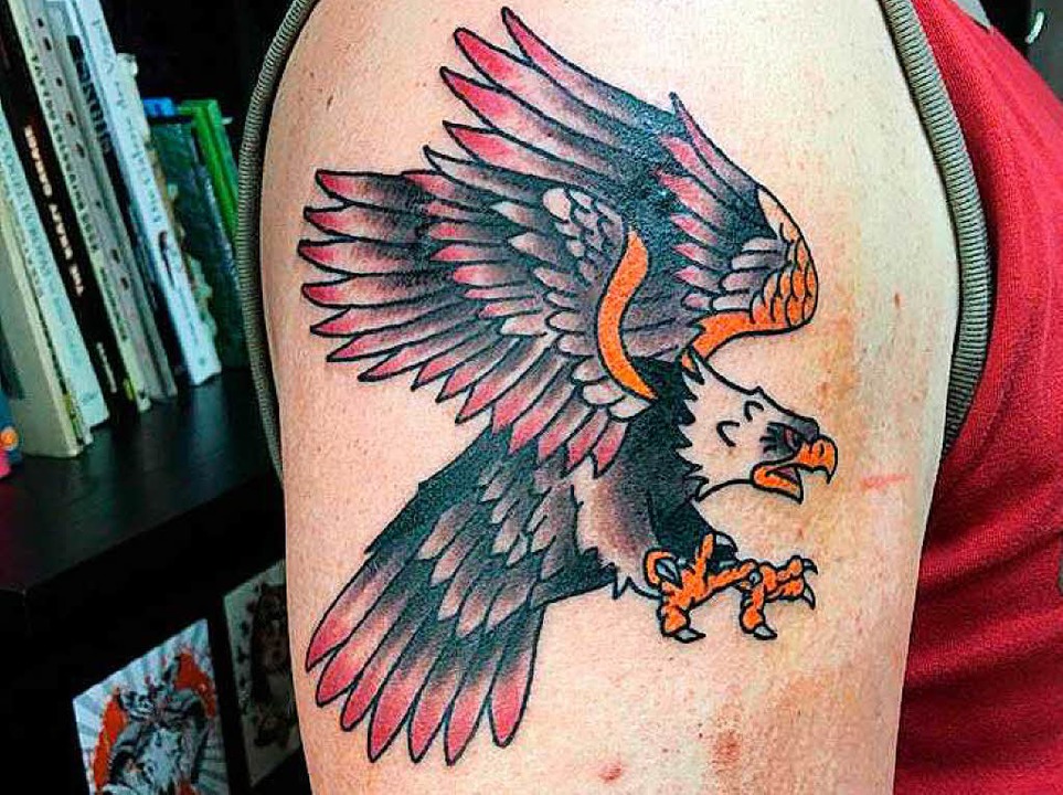 Fertig! Andreas erstes Tattoo:  der Weißkopfadler im Oldschool-Stil.  | Foto: Joshua Kocher