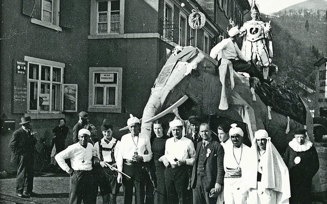 1938 posierte der Prinz auf einem Elefanten.   | Foto: Privat