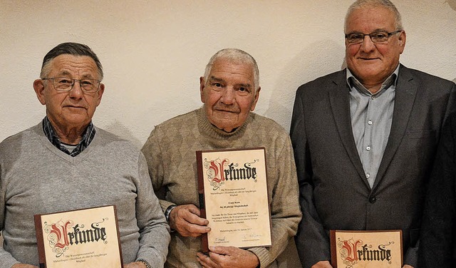 Wurden  fr ihre 40-jhrige Mitgliedsc...iner Zipse, Franz Kern und Rudi Hgle.  | Foto: Benedikt Sommer