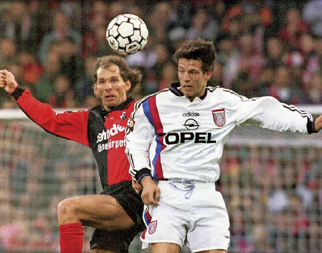 Uwe Wassmer (links) im November 1996 i...hristian Ziege. Das Spiel endete 0:0.   | Foto: dpa