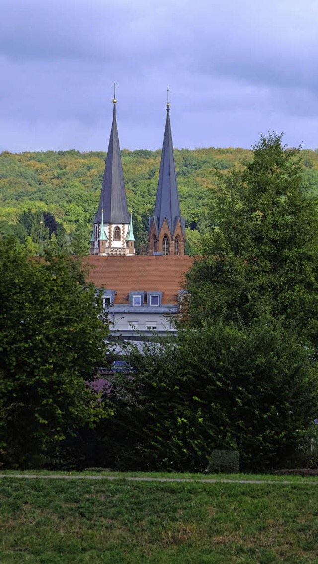 Mal steht  St. Bonifatius links von der evangelischen Stadtkirche ...  | Foto: Armin E. Mller