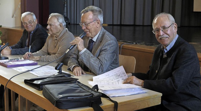 Die Vorstandsmitglieder (von links) Ha...n, Friedrich Schpflin, Herbert Bwing  | Foto: Dorothee Philipp