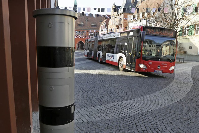 Wie schnell wohl dieser Bus gerade unterwegs ist?   | Foto: Christoph Breithaupt