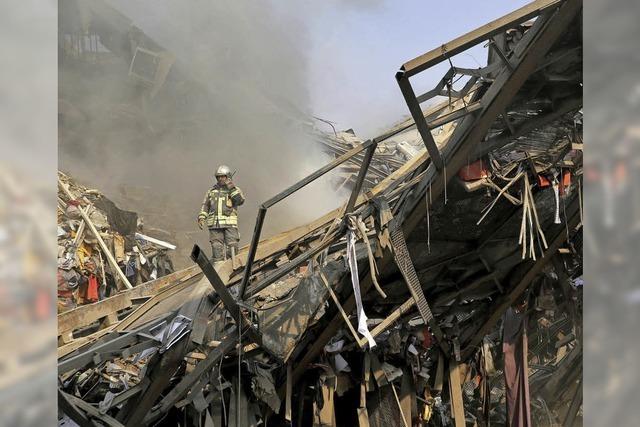 17-stckiges Einkaufszentrum strzt in Teheran nach Brand ein