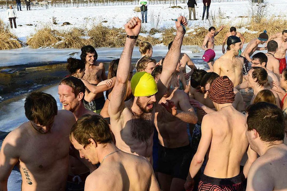 Traditionelles Dreisam-Anbaden der Sportstudierenden 2017 (Foto: Ingo Schneider) Traditionelles Dreisam-Anbaden der Sportstudierenden 2017 (Foto: Ingo Schneider)