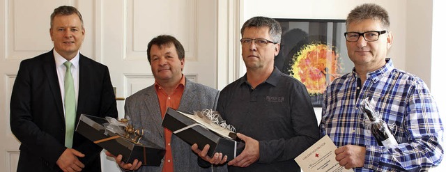 Brgermeister  Dirk  Blens  ehrte  die..., Frank  Eppinger  und  Erwin Weichart  | Foto: Ingeborg Grziwa