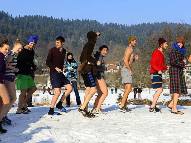 Vor dem Baden hie es: fachmnnisch aufwrmen.  | Foto: Ingo Schneider