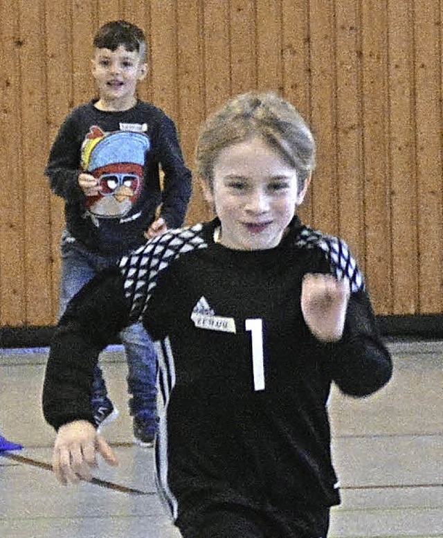 Beim Staffellauf gaben die Kinder alles.   | Foto: Edgar Steinfelder