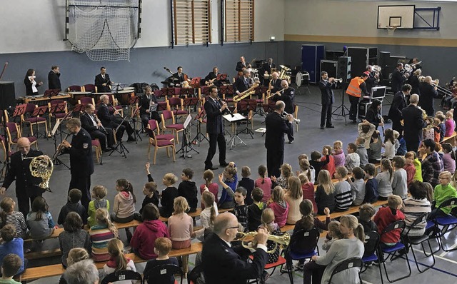 Das Landespolizeiorchester kam bei den Schlern gut an.   | Foto: Schulze