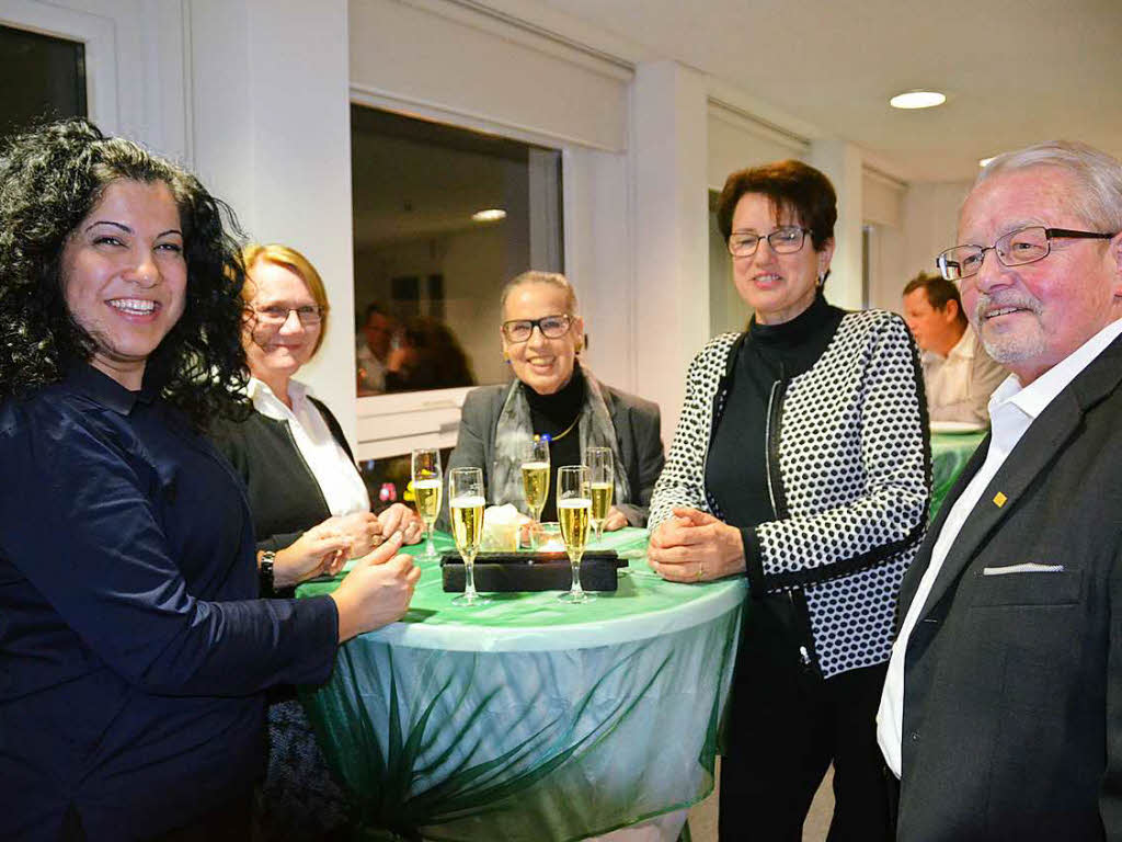 Damenrunde mit Vorsitzendem Gustav Fischer (von links): Elif nal (die Grnen), Karin Paulsen-Zenke (SPD), Karin Reichert-Moser (FWV), Frau Renz, Gustav Fischer.