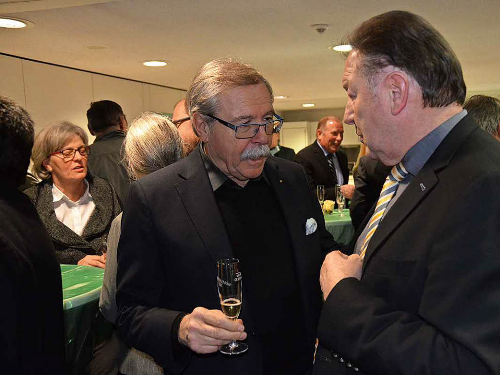 Rolf Brugger (links) im Gesprch mit Paul Renz (CDU)